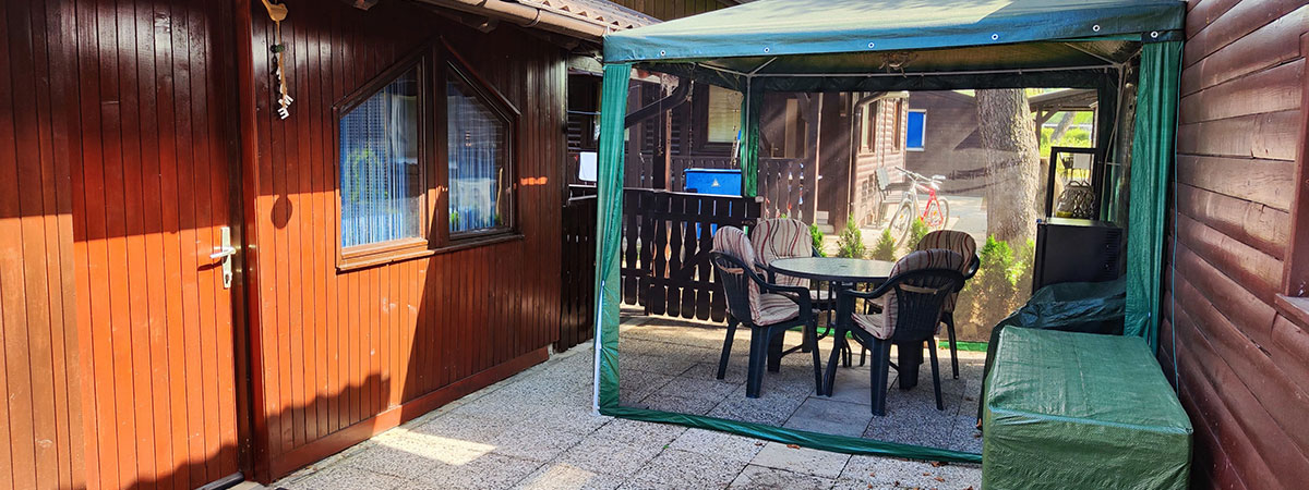 paviljon z mrežastimi stenami